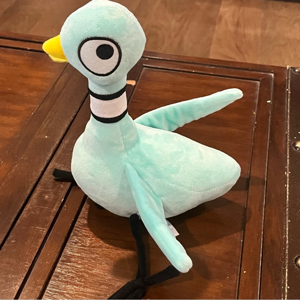 Kohl’s Cares Don’t Let the Pigeon Drive the Bus plush Bird - Picture 3 of 6